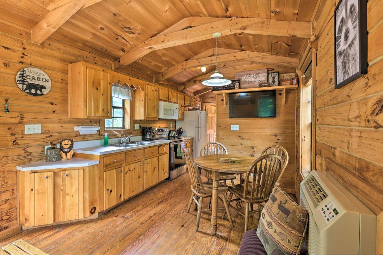 Quaint Log Cabin With Views Near West Jefferson Warrensville Kültér fotó